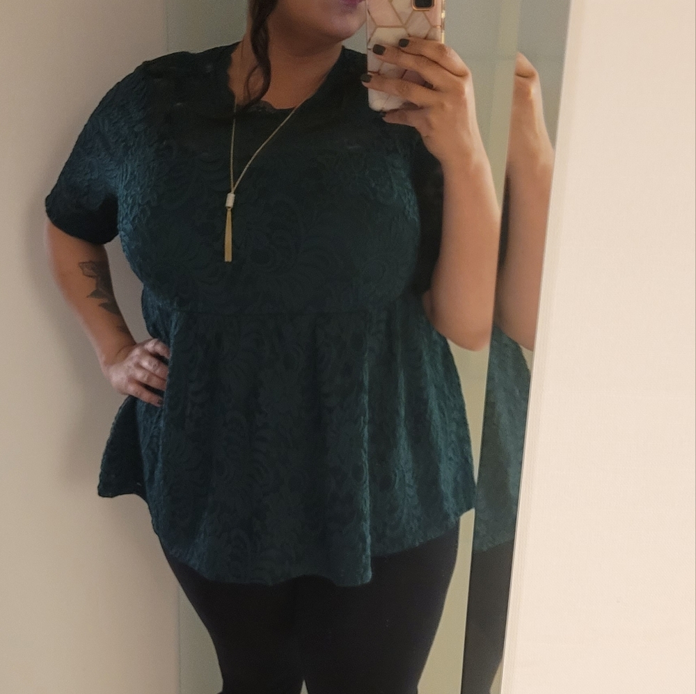 Beautiful Torrid Emerald Green Lace Top